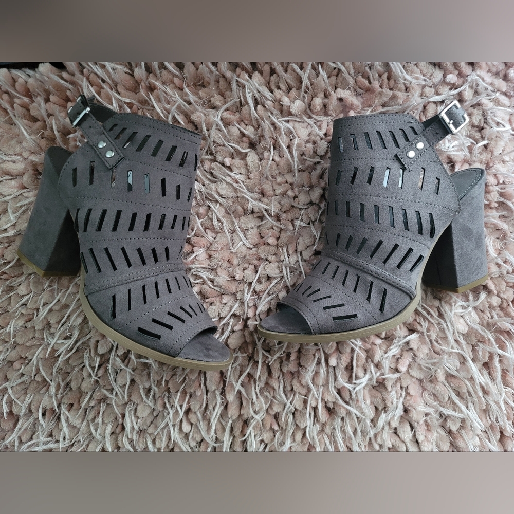 Grey "Christian Siriano" sandal/ heels/ ankle boots SZ 8
